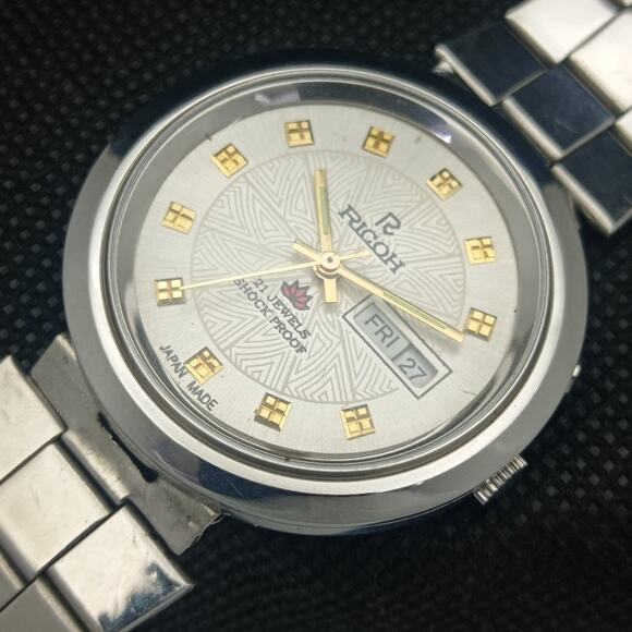 Vintage 1981 Ricoh Automatic Mens Silver Watch W/daydate & Gold accents - Picture 6 of 8